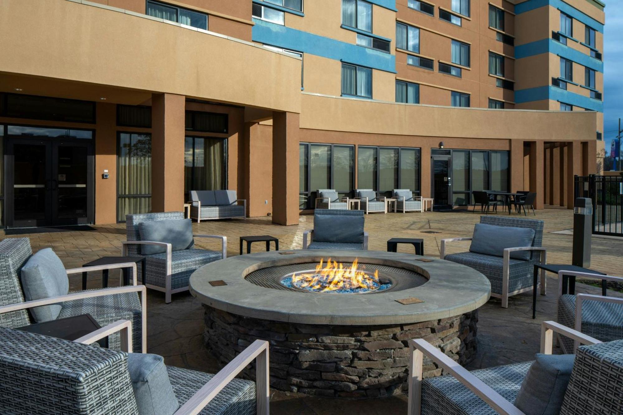 Hotel Courtyard By Marriott Jackson Airport/Pearl Esterno foto