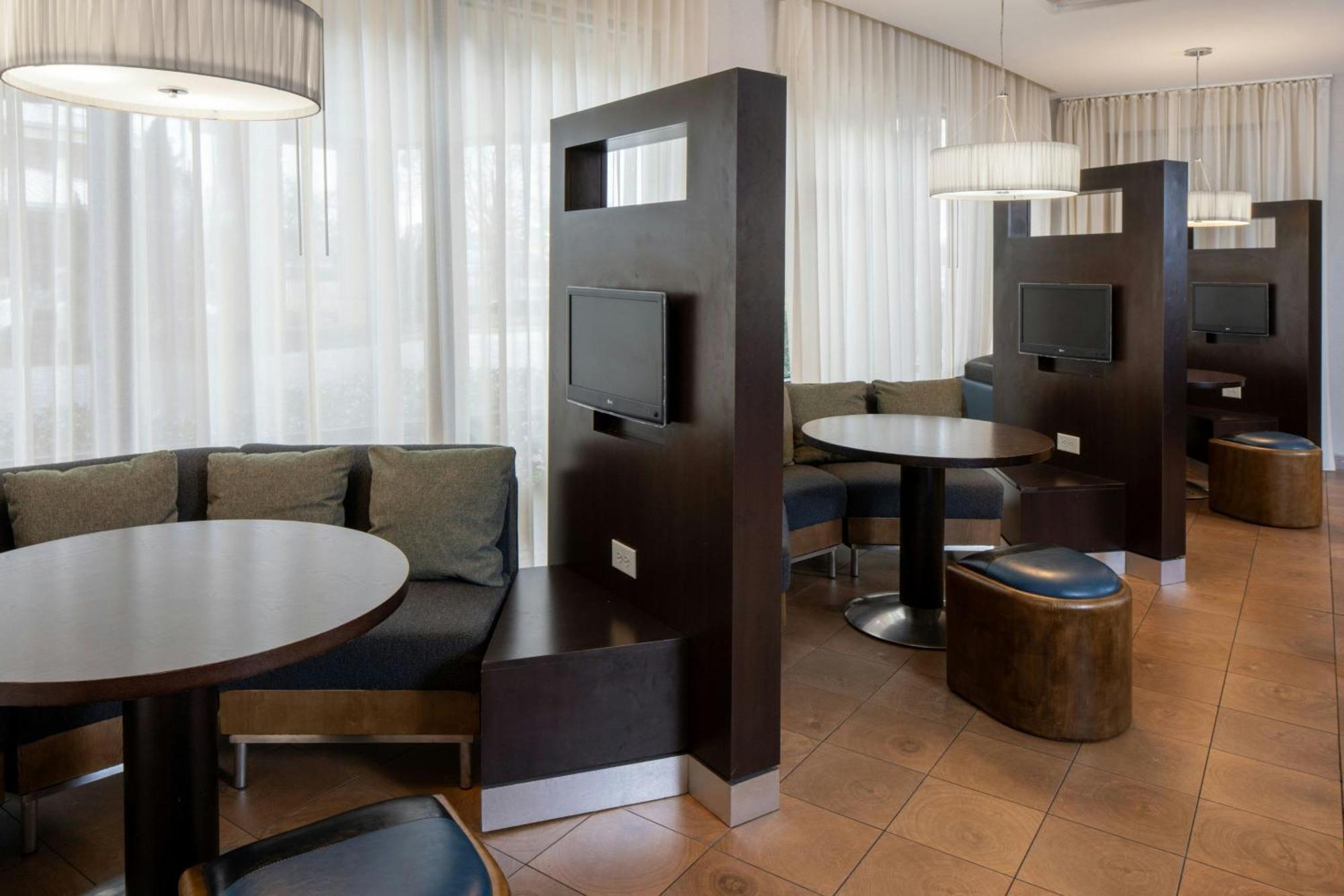 Hotel Courtyard By Marriott Jackson Airport/Pearl Esterno foto